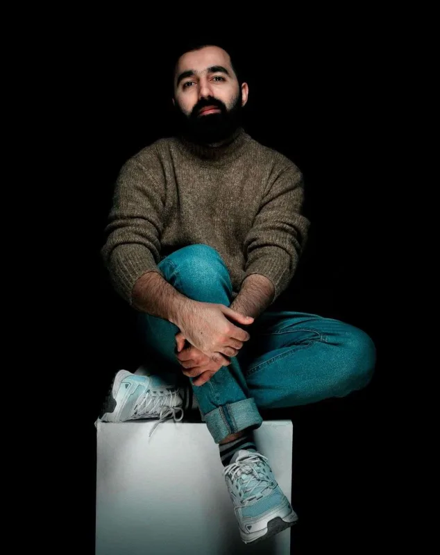 Yazarla dizayner arasında qalmaqal - Bir-birilərini təhqir etdilər