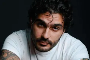 Ətrafı olmadığı üçün kinolara çəkilmir