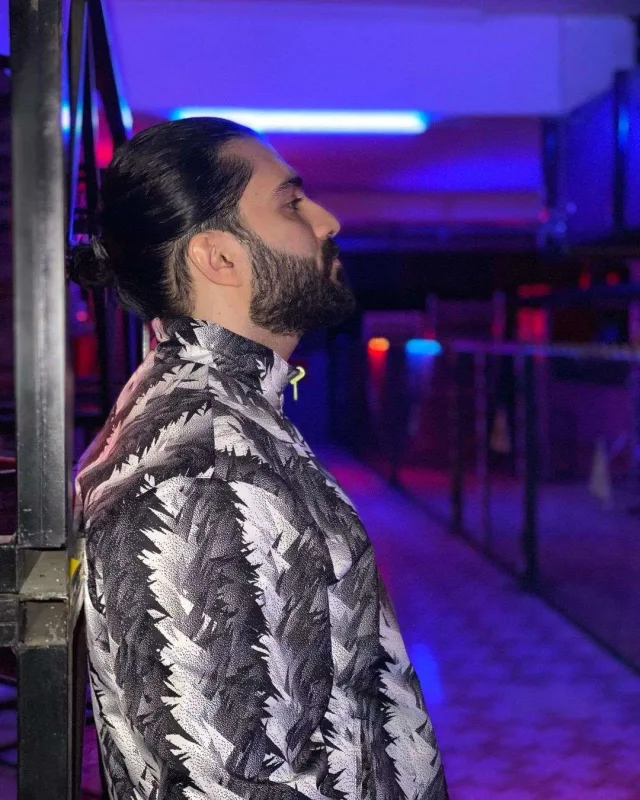 Ətrafı olmadığı üçün kinolara çəkilmir