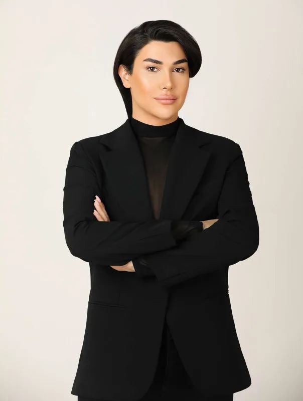 Həm dərs keçəcək, həm də işə götürəcək!