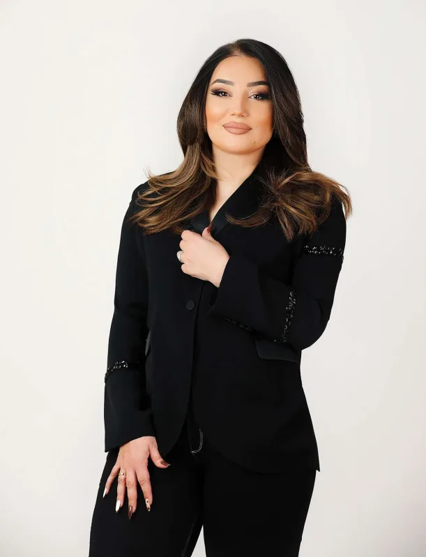 Həm dərs keçəcək, həm də işə götürəcək!