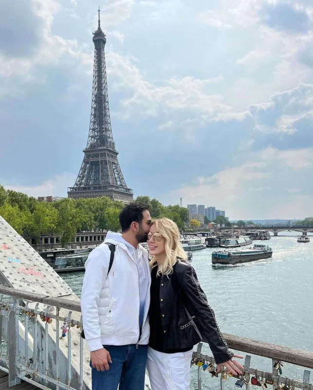 Seda 25 yaş kiçik ərindən ayrılıb?