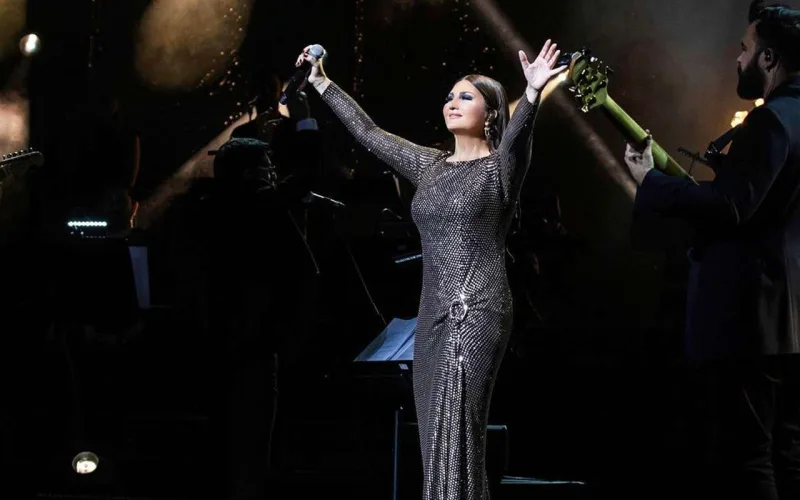 Bayraq verən gənclə Azərbaycan rəqsi etdi