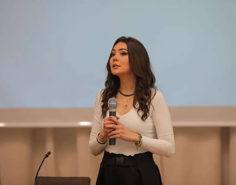 “Oksana 75 yaşlı nənə olmalıdır ki, qəbullanaq?!”