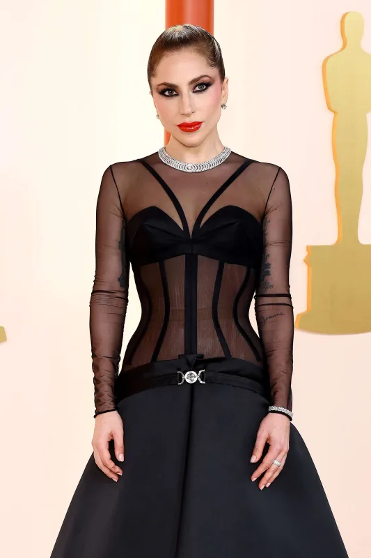 Məşhurların “Oskar” görünüşü...