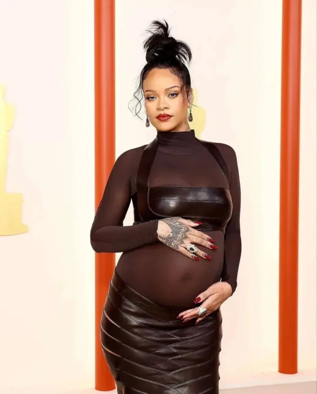 “Oskar”da üç libas dəyişdi