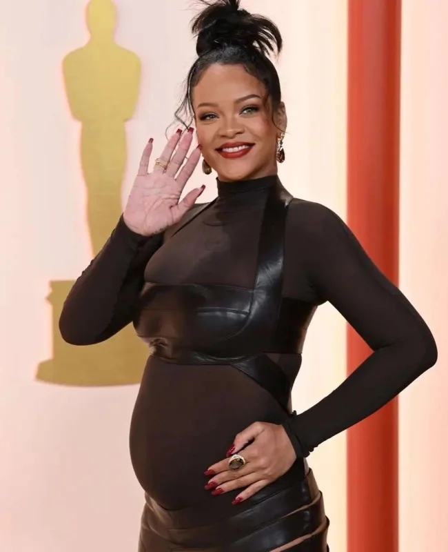 “Oskar”da üç libas dəyişdi