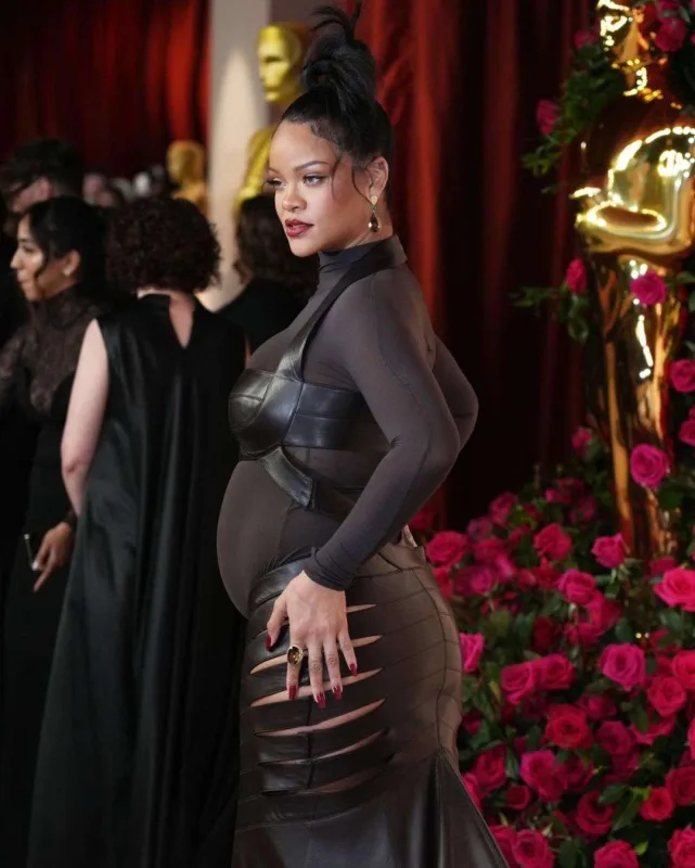 “Oskar”da üç libas dəyişdi