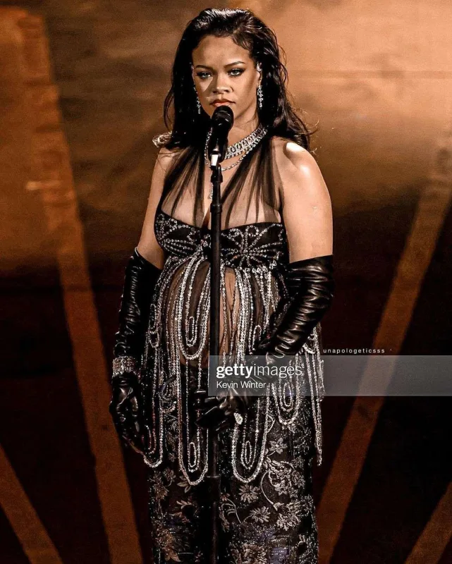 “Oskar”da üç libas dəyişdi