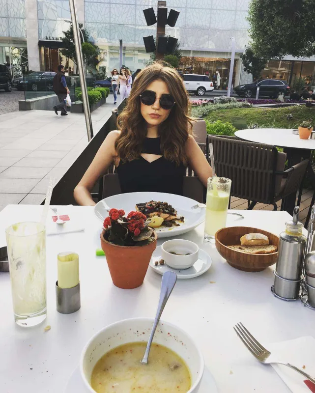 “Kismetse olur”un məşhur iştirakçısını evli sevgilisi döydü