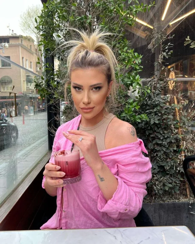 “Kismetse olur”un məşhur iştirakçısını evli sevgilisi döydü