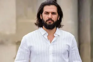 Ad çəkmədən həmkarlarını təhqir etdi