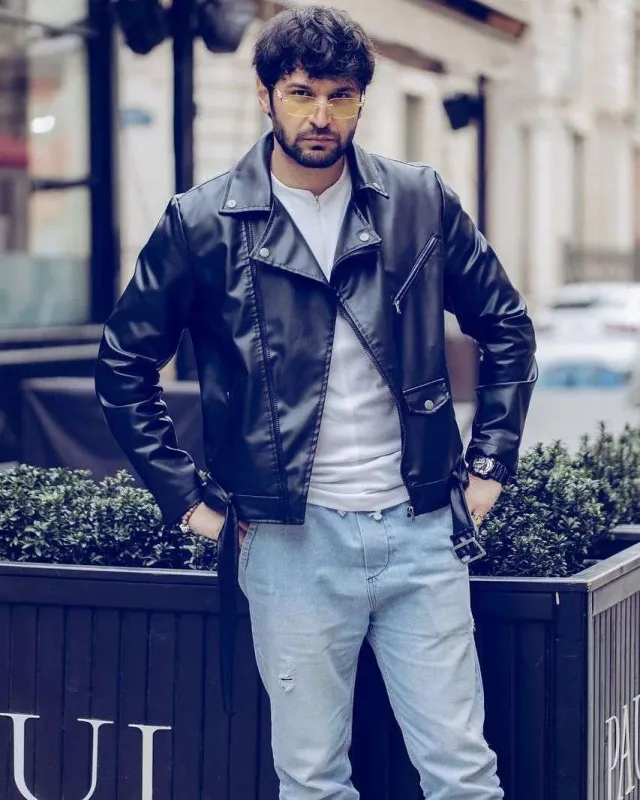 Ad çəkmədən həmkarlarını təhqir etdi