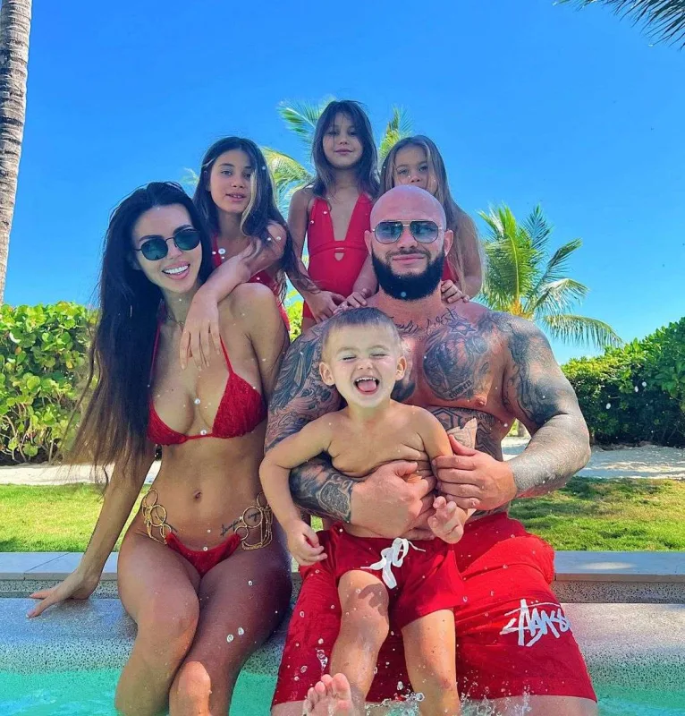 Əri ilə ayrı yaşadıqlarını etiraf etdi