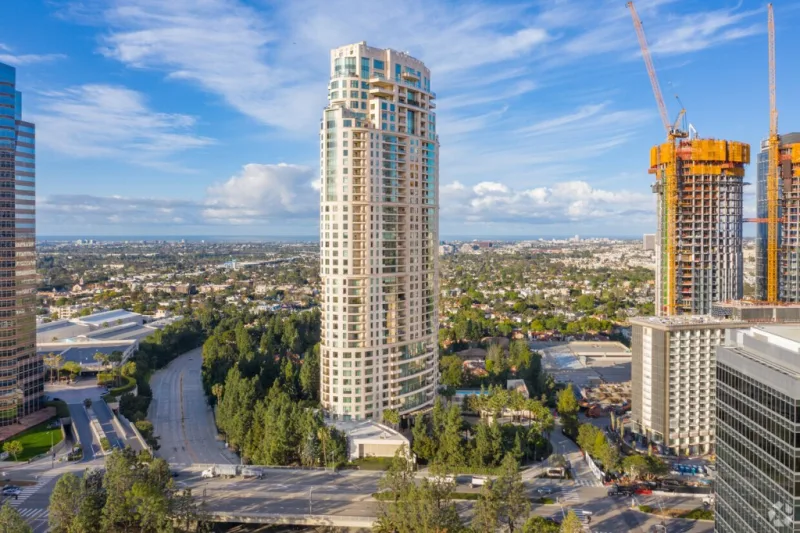 Rihanna 21 milyona penthaus aldı