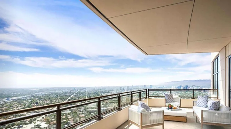 Rihanna 21 milyona penthaus aldı