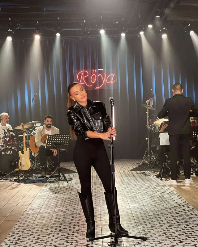 Röya Ayxan ona paxıllıq edənlərdən danışdı