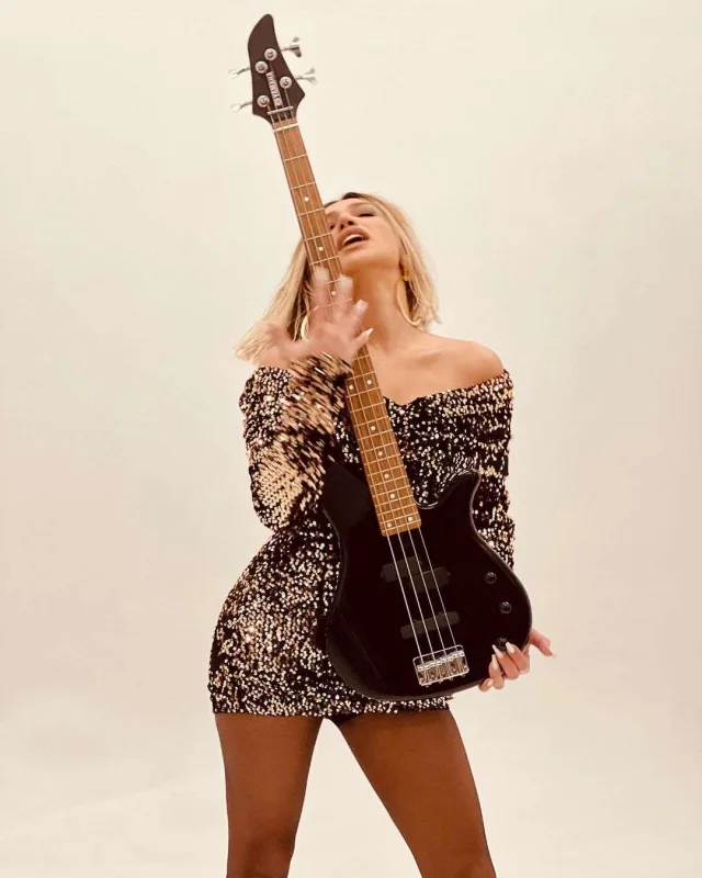 Röya Ayxan ona paxıllıq edənlərdən danışdı