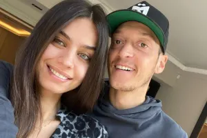 Aminenin əri karyerasına son qoydu