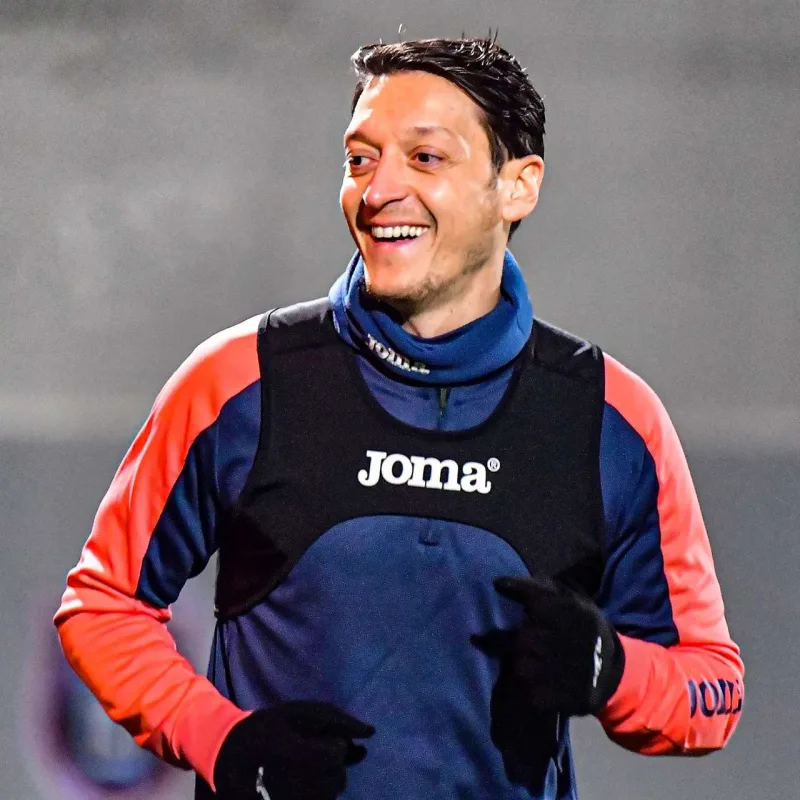 Aminenin əri karyerasına son qoydu