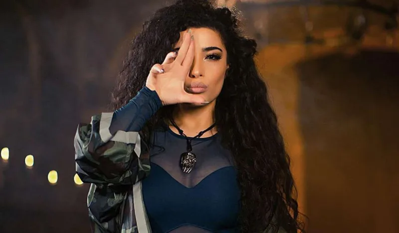 “Siyasi danışmağı bacarıram” - Səmra