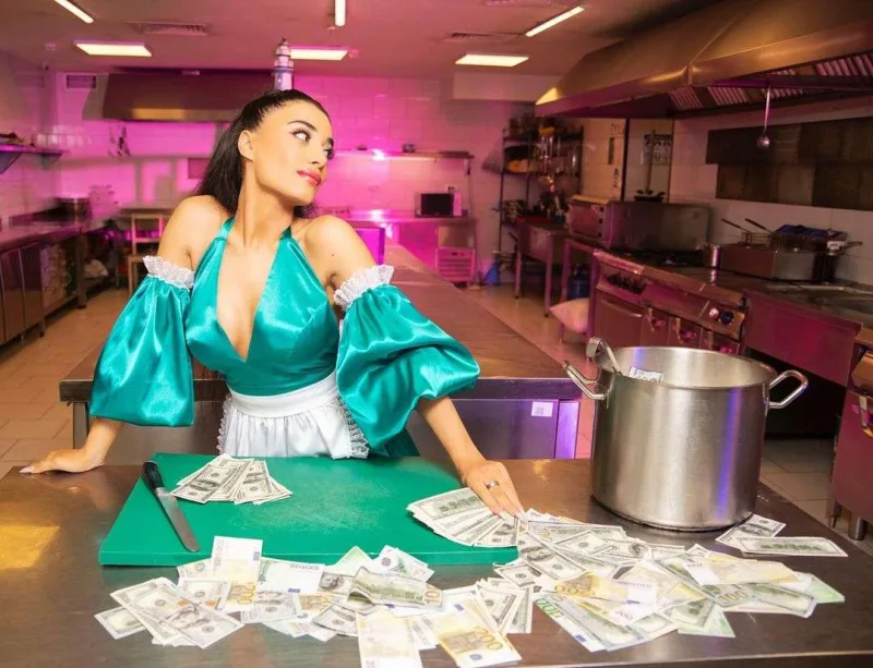 “Siyasi danışmağı bacarıram” - Səmra