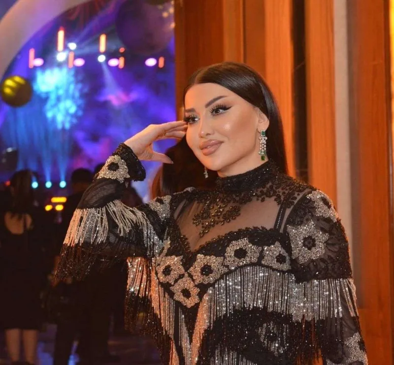 Məscidin yanında video çəkdirdi, tənqid edildi