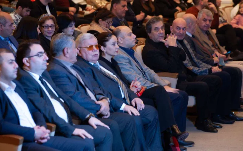 “Həyatımı səhnəyə həsr etmişəm”