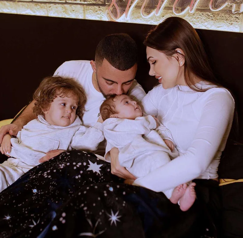 Bir-birilərini izləməyə başladılar