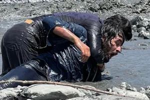 “Turalla 4 saat palçıqlı çayda döyüşdük”