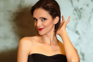 Aktrisanın qızı telefona görə imtahandan çıxarıldı