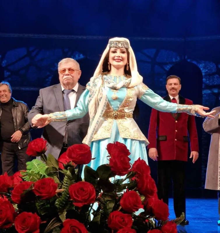 Səhnənin Məleykəsi 56 yaşında!