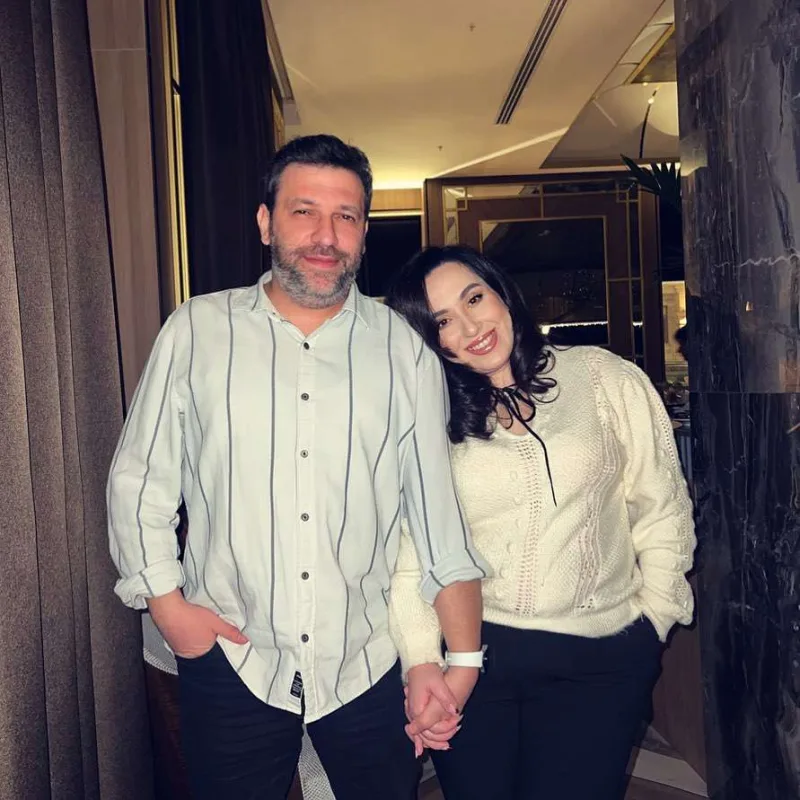 Xatirə ən seksual qadını müdafiə etdi