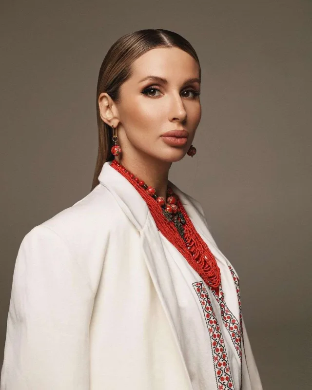 “Mahnılarını Ukrayna dilinə çevirmək axmaqlıqdır”