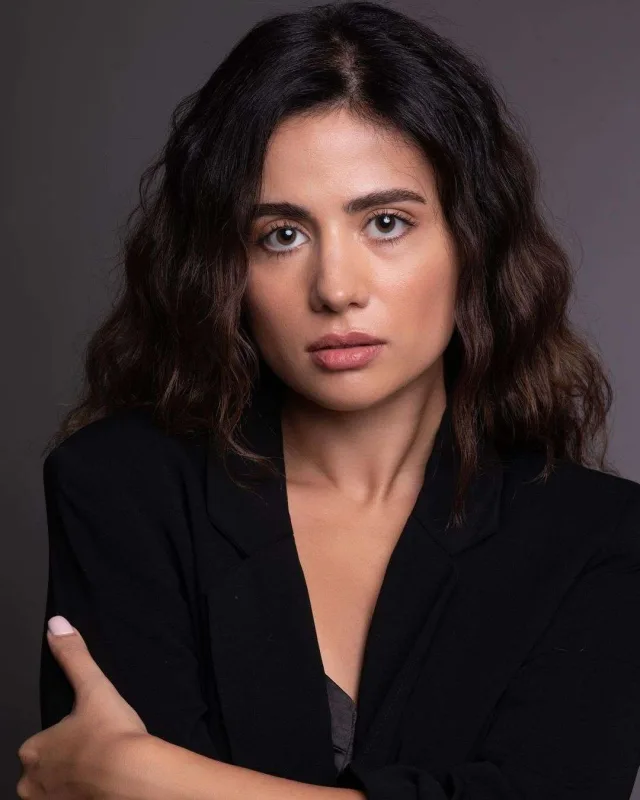 “Efirdə qalmaq üçün gülməli qiymətə çəkilirlər”