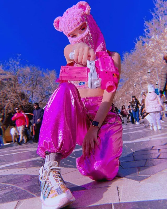 Polisdən “Tarqovı”da poza verən  modelə xəbərdarlıq