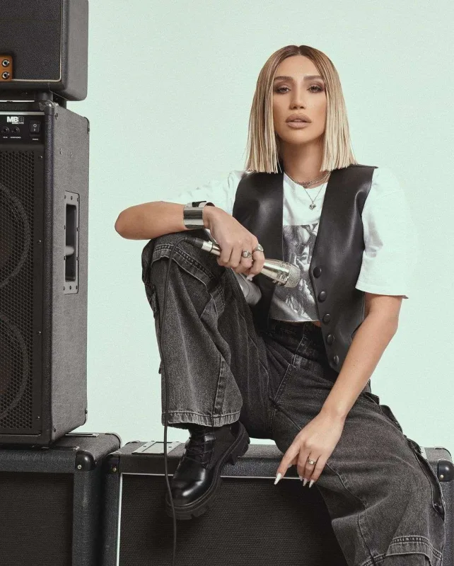 “Rövşanə öz sənətçisini əzdi”