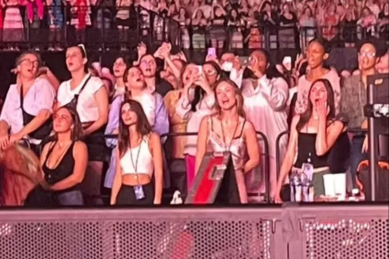 Öpüşdüklərinə görə Herrinin eks-sevgilisindən üzr istədi