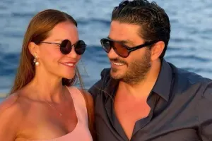 Ebru boşanma xəbərlərindən yazdı