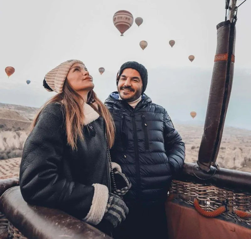 Ebru boşanma xəbərlərindən yazdı