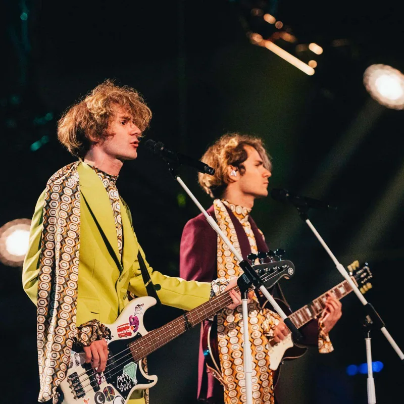 Yarışma üçün saçlarının rəngi dəyişdirildi