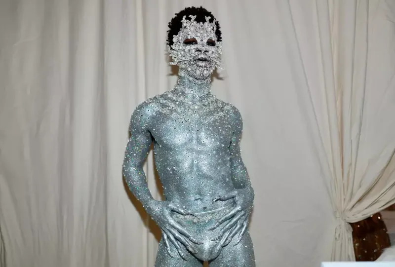 218 mindən çox daş-qaşla Met Gala-da...