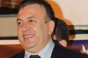 Mustafa Tayatın arvadıyla Bakıdakı 300 minlik ev üstündə davası