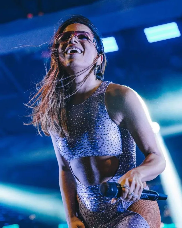 11 il sonra “Warner Music”lə ayrıldı