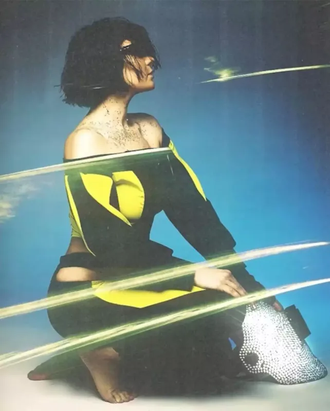 Natavan sükutu pozdu