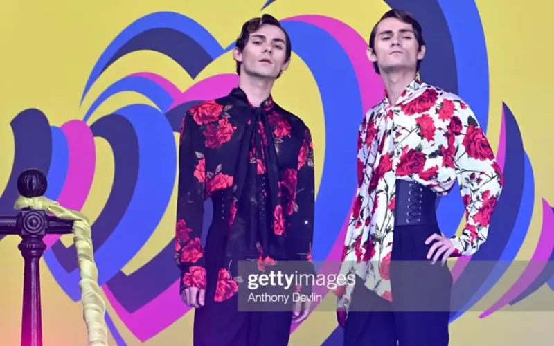 “Geyimlərimizə görə çox xoşbəxtik”