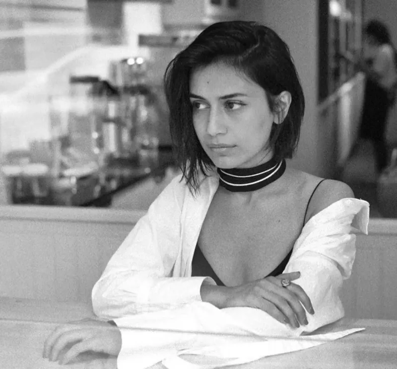 Müzakirə yaradan geyimlərin dizayneri danışdı