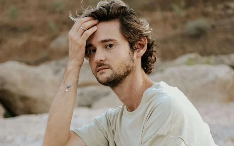 “Dilimizdə olan ifaya niyə mükafat versinlər?”