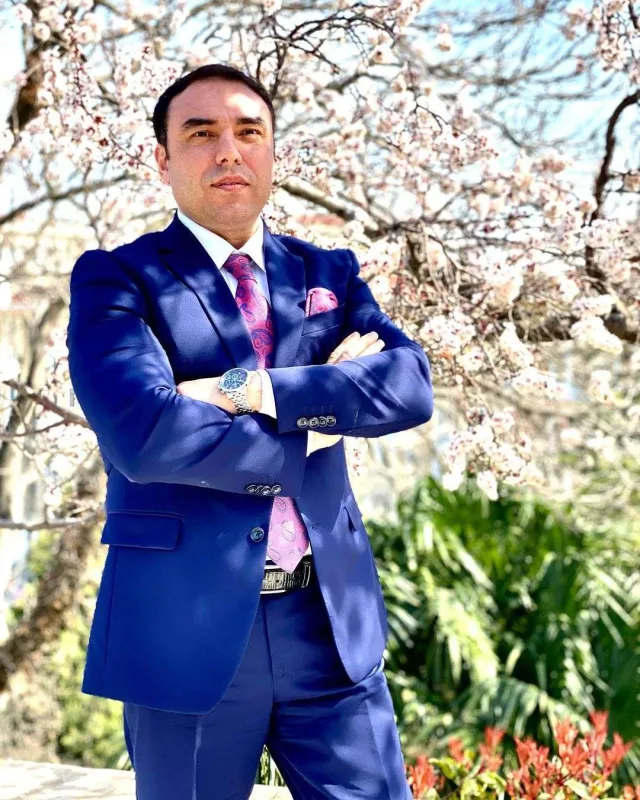 “Rövşanə səsini kəssin, otursun yerində!”