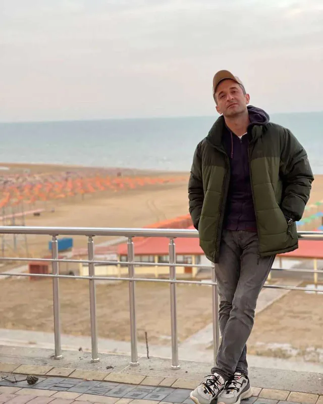 Hikmətlə Səmimi nəyi bölə bilmir?